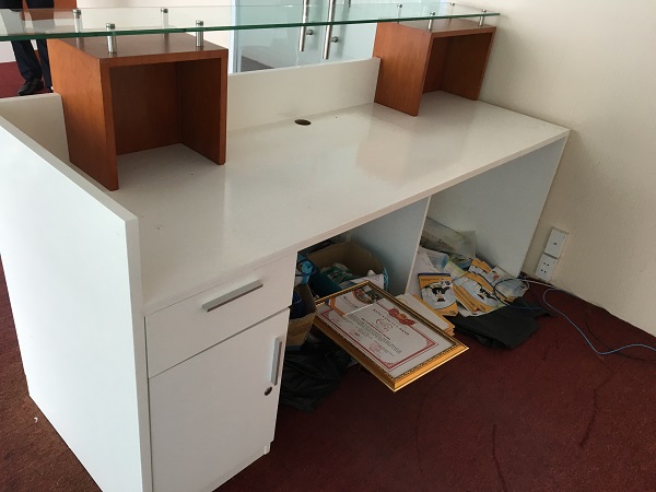 quầy lễ tân cao cấp 1