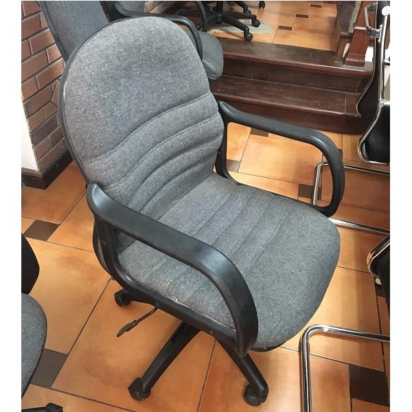 ghế xoay lưng trung hòa phát giá tốt