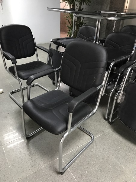 ghế chân quỳ da chân inox 1