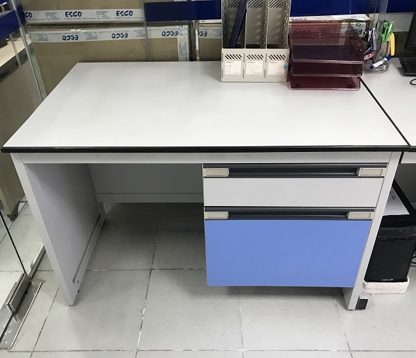 Bàn làm việc nhập khẩu Hàn Quốc chân sắt