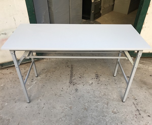 bàn gấp chân sắt mới 90% 1