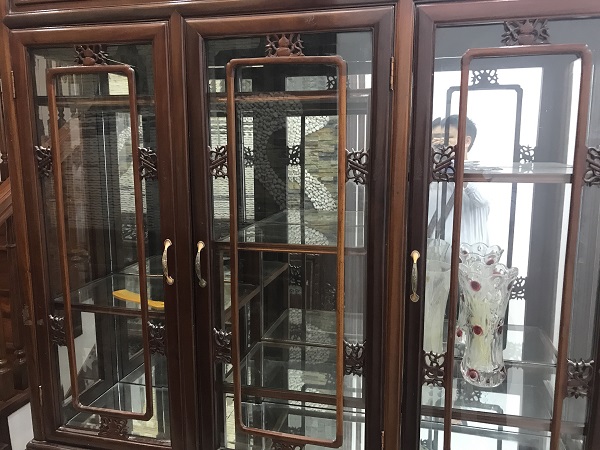 Tủ bày đồ 3 cánh zích zắc gỗ gụ 1