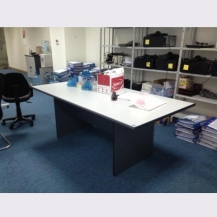 Bàn họp ghi chì Hoà Phát