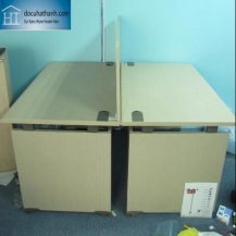 Bàn Fami kèm vách ngăn