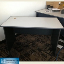 Bàn nhân viên ghi chì