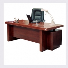 Bàn giám đốc cũ Hòa Phát