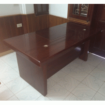 Bàn giám đốc Hòa Phát thanh lý