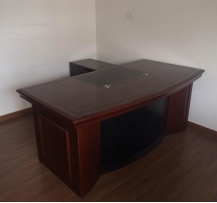 Bàn giám đốc Hòa Phát mới 90%