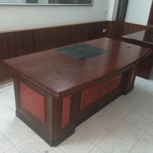 Bàn giám đốc Hòa Phát