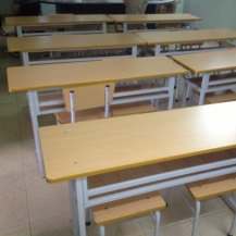 Bàn học sinh chân sắt