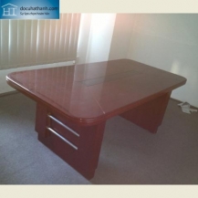 Bàn họp Hòa Phát