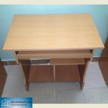 Bàn học sinh màu vàng