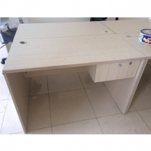 Bàn nhân viên Fami mới 99%