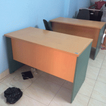 Bàn nhân viên Hòa Phát mới 90%