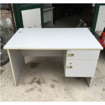 Bàn nhân viên Hòa Phát