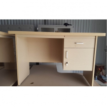 Bàn nhân viên thanh lý kích thước 120x60cm giá tốt