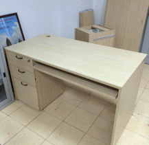 Bàn nhân viên mới 90%