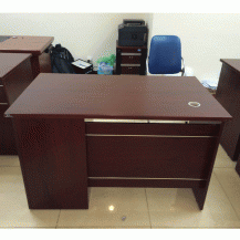 Bàn trưởng phòng Hoà Phát mới 95%