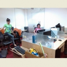 Bàn vách kính 4 ô