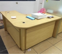 Bàn chữ V gỗ veneer