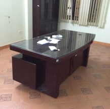 Bàn giám đốc Hòa Phát kèm mặt kính