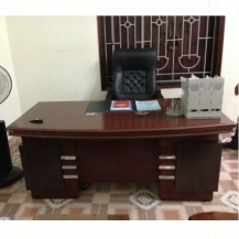 Bàn giám đốc Hòa Phát kèm mặt kính