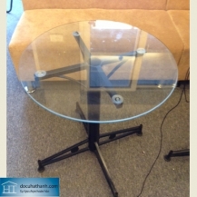 Bàn kính chân sắt