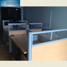 Bàn SV HP kèm vách ngăn 4 ô