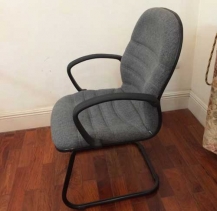 Ghế chân quỳ nội thất 190 mới 99%