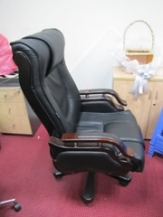 Ghế giám đốc Hòa Phát