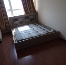 Giường gỗ công nghiệp mới 80%