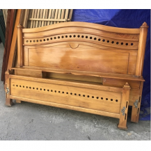 Giường gỗ pơ mu kích thước 160x200cm