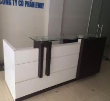 Quầy lễ tân Fami mới 90%