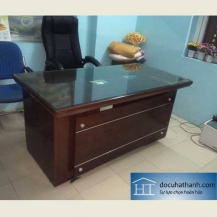 Bàn giám đốc Hòa Phát kèm mặt kính